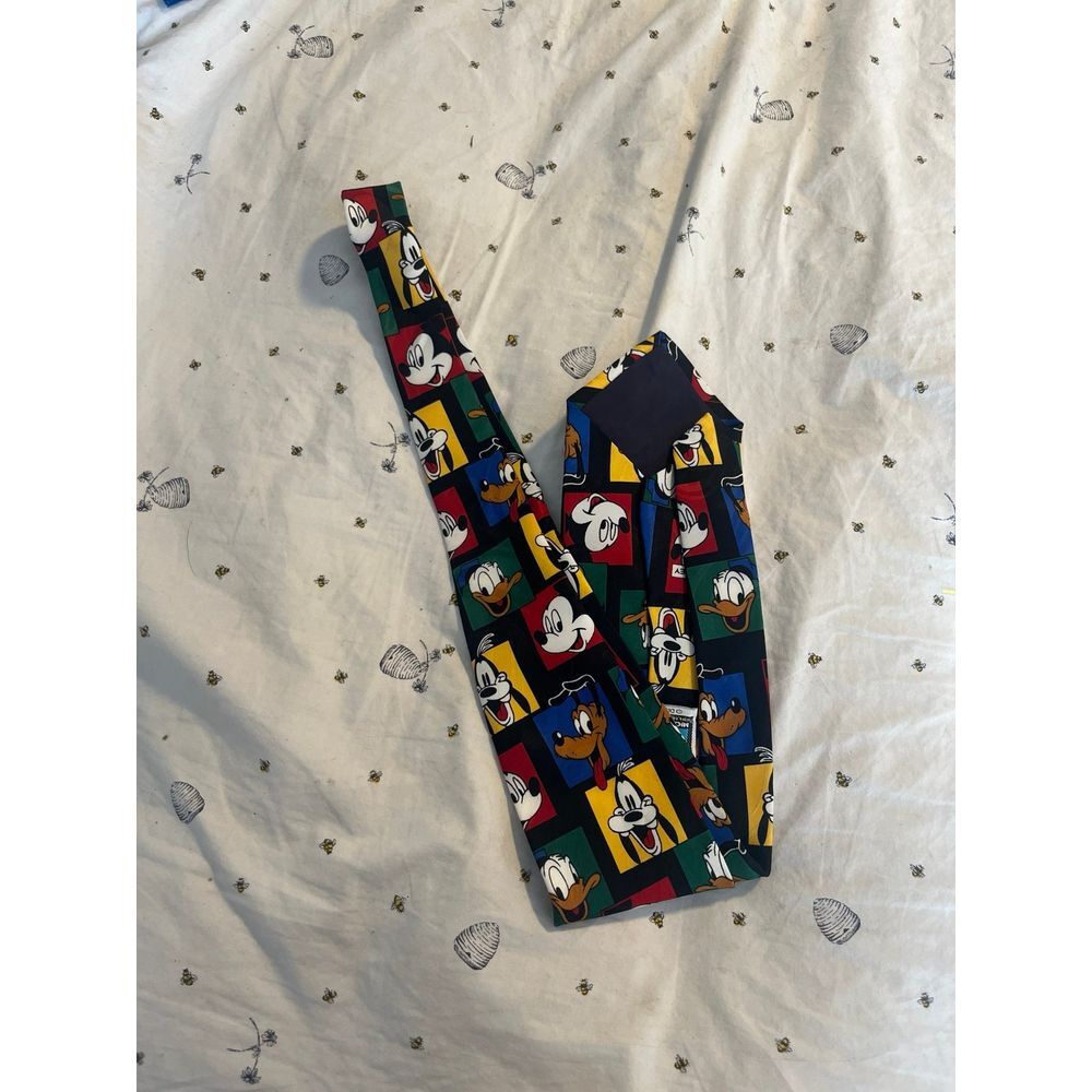 Mickey unlimited tie